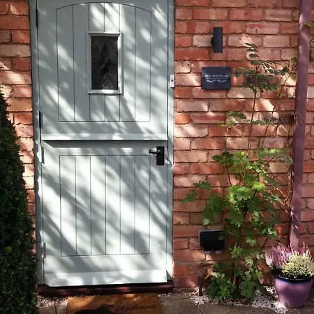 Bijou Malthouse Guest House Alcester Exterior photo
